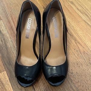 Cosmopolitan Glossy Black Peep-Toe Heels. Size 6